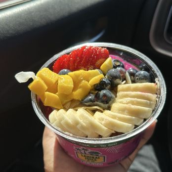 Lanikai Juice - Toppings: strawberries, blueberries, bananas, coconut shavings, mango, honey - Juice Bars & Smoothies Near Me - Kapolei, Hawaii Lanikai Juice - Toppings: strawberries, blueberries, bananas, coconut shavings, mango, honey - Juice Bars & Smoothies Near Me - Kapolei, Hawaii
