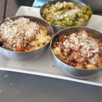 Short Leash Hotdogs & Taproom - Mac N Cheese Flight - Hot Dogs Near Me - Phoenix, Arizona Short Leash Hotdogs & Taproom - Mac N Cheese Flight - Hot Dogs Near Me - Phoenix, Arizona