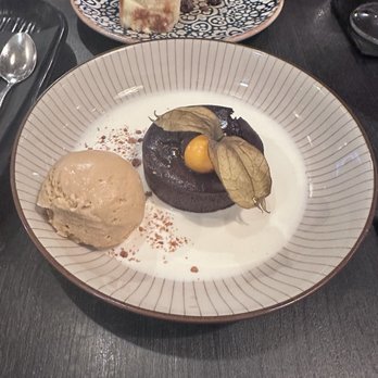 Louro - Coulant de Ferrero Rocher - Spanish Near Me - Barcelona, B Louro - Coulant de Ferrero Rocher - Spanish Near Me - Barcelona, B