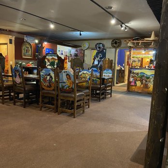 Los Magueyes - a dining room with tables and chairs - Mexican Near Me - Green Bay, Wisconsin Los Magueyes - a dining room with tables and chairs - Mexican Near Me - Green Bay, Wisconsin