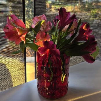 Carnivore & The Queen - Flower Display on Table - Supper Clubs Near Me - Downers Grove, Illinois