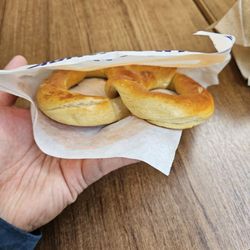 Plain pretzel