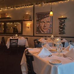 Paul Manno's Cafe - Seating