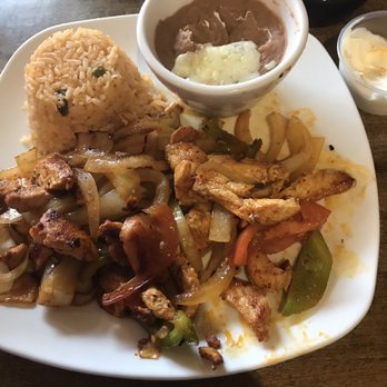 Ernestos Mexican Cuisine - Lunch chicken fajitas - Mexican Near Me - La Grange, Kentucky
