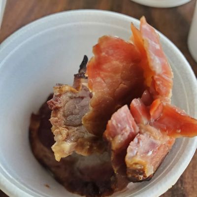 Smokey Pig Bar-B-Q by null