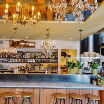 Vic & Al's - bar area - Cajun/Creole Near Me - Austin, Texas Vic & Al's - bar area - Cajun/Creole Near Me - Austin, Texas