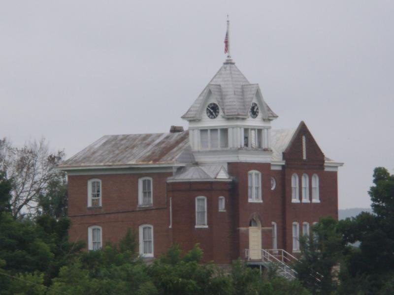 OLD SCHOOL ON THE HILL BED AND BREAKFAST Updated October 2024 402 South Main St, Chamois