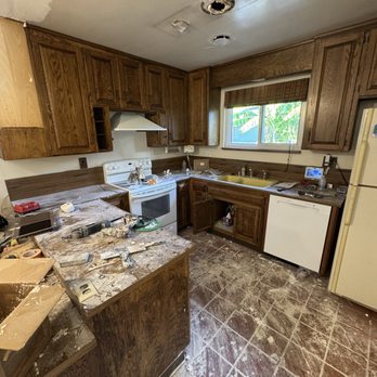 Banner Painting - Original ugly cabinets before Antonio transformed this into a beautiful kitchen. - Drywall Installation & Repair Near Me Banner Painting - Original ugly cabinets before Antonio transformed this into a beautiful kitchen. - Drywall Installation & Repair Near Me