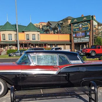 Sunliner Diner - Diners Near Me - Pigeon Forge, Tennessee Sunliner Diner - Diners Near Me - Pigeon Forge, Tennessee