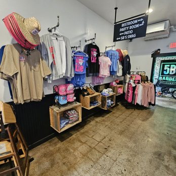 5 B's BBQ - Clothing, hats, beanies - Barbeque Near Me - Gunnison, Colorado