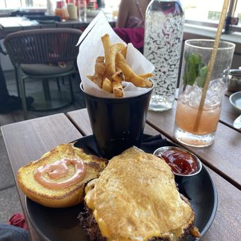 Brass Eye - Smash burger - Bars Near Me - Columbus, Ohio