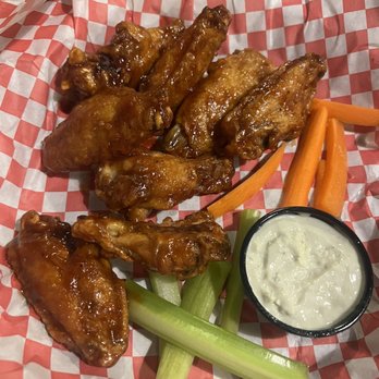 The Castlerock Pub - Wings - American Near Me - Warren, Vermont