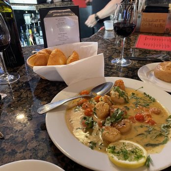 The Venetian Restaurant - Scallops and bread with wine. A great way to start our meal. - Italian Near Me - San Diego, California