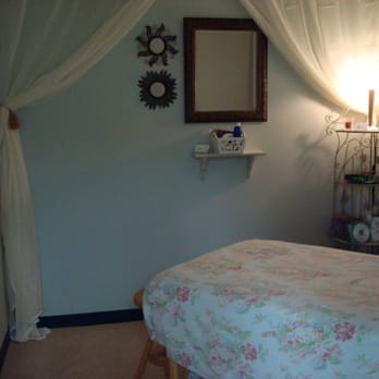Folweiler Chiropractic - Massage Therapy room - Chiropractors Near Me - Seattle, Washington Folweiler Chiropractic - Massage Therapy room - Chiropractors Near Me - Seattle, Washington
