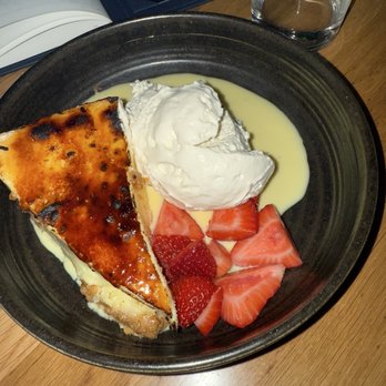 Earls Kitchen + Bar - Crème brûlée cheesecake - Cocktail Bars Near Me - Denver, Colorado Earls Kitchen + Bar - Crème brûlée cheesecake - Cocktail Bars Near Me - Denver, Colorado