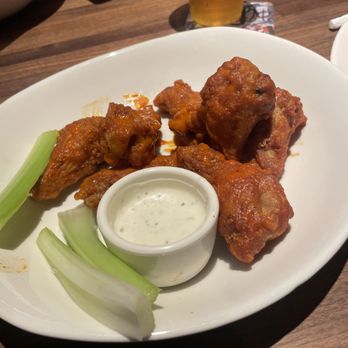 Yard House - Bone in wings Buffalo - New American Near Me - Sarasota, Florida