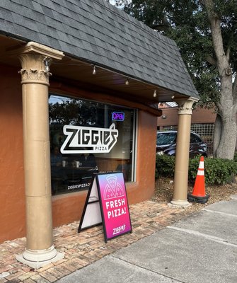 Ziggie's Pizza by null