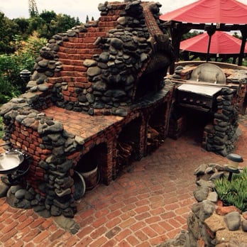 Kula Lodge & Restaurant - Pizza oven smells fabulous. - Breakfast & Brunch Near Me - Kula, Hawaii