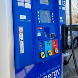 Exxon Tigermarket - Outside pump