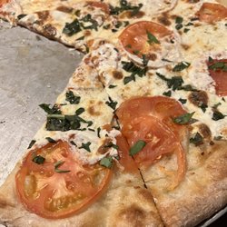 Main Street Tavern - Margherita pizza