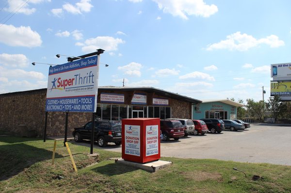 Lawton East Super Thrift