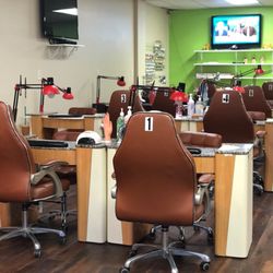 Dayton Nails Spa - Nails station