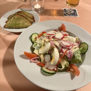 Restaurant La Pergola - The garlic, toast and Italian salad are amazing! - Italian Near Me - Waldmohr, RP Restaurant La Pergola - The garlic, toast and Italian salad are amazing! - Italian Near Me - Waldmohr, RP