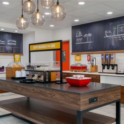 Hampton Inn & Suites Ypsilanti - Breakfast Area