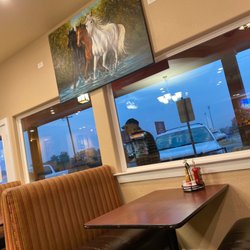 Los Tres Potrillos - Booths and tables