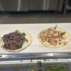 Shawarmaz - Pointe-Claire - How huge is the meat portion on a pita!