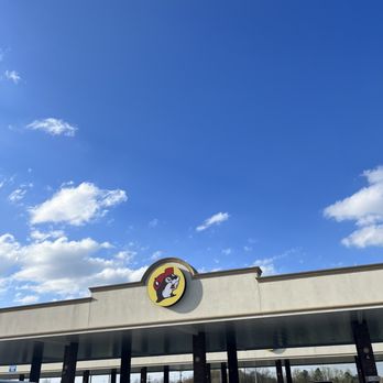 Buc-ee's - Outside - Gas Stations Near Me - Calhoun, Georgia
