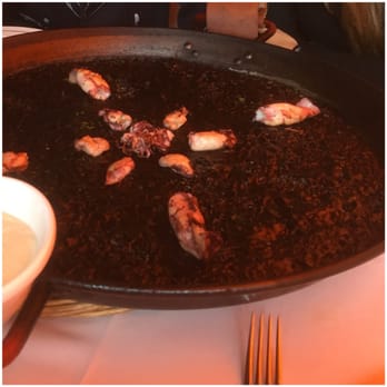 Martinez - Few calamari on top, rest is rice, that's it - Seafood Near Me - Barcelona, B