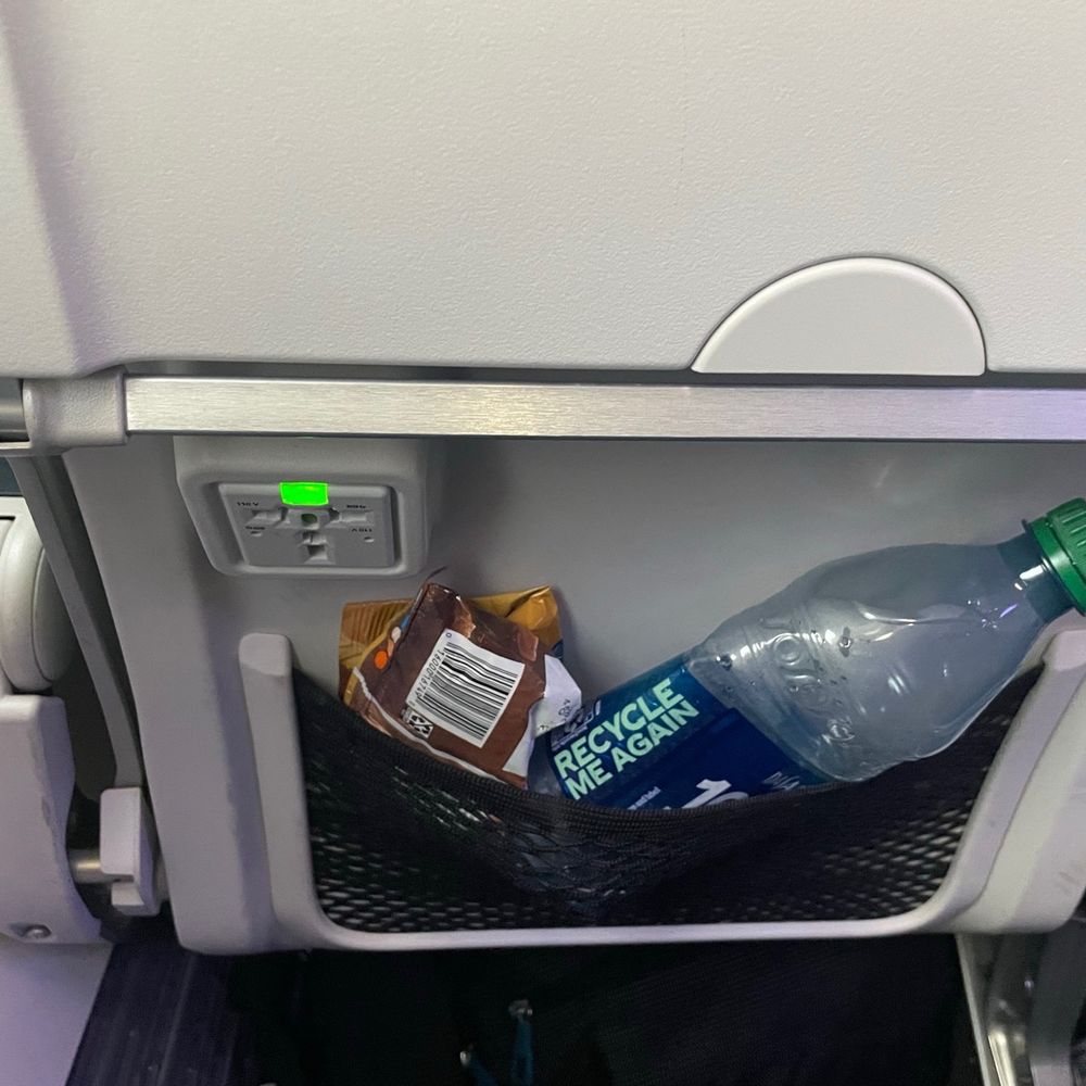 Alaska Airlines - Not cleaned before boarding - Airlines Near Me - Columbus, Ohio Alaska Airlines - Not cleaned before boarding - Airlines Near Me - Columbus, Ohio