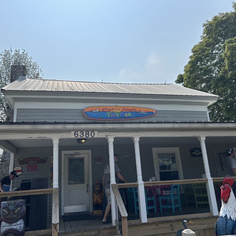 Captain Jerry’s Tiki Bar - Salad Near Me - Cape Vincent, New York