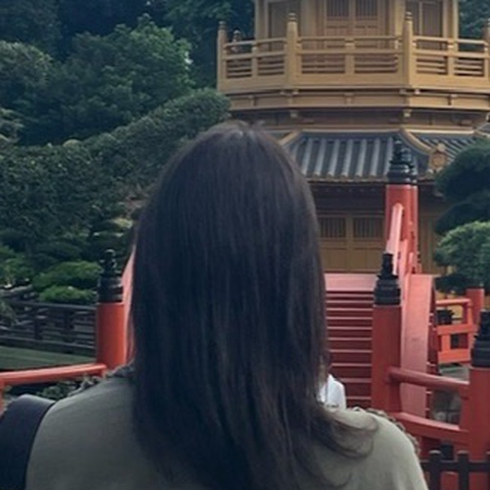 Week 3 in Asia on a rainy day.. hair still looked great! Week 3 in Asia on a rainy day.. hair still looked great!