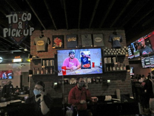 Pluckers Wing Bar by null