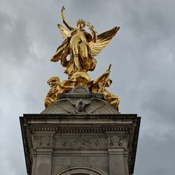 Buckingham Palace - Victoria Memorial, couldn't get enough pics of her.