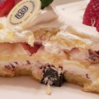 Paris Baguette - Strawberry Soft Cream Cake - Bakeries Near Me - Glenview, Illinois Paris Baguette - Strawberry Soft Cream Cake - Bakeries Near Me - Glenview, Illinois