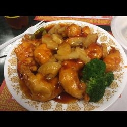 Lin Garden Chinese Restaurant - The pineapple shrimp is absolutely delicious! I highly recommend it to anyone who enjoys seafood.
