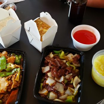 Zen House - Szechuan chicken w/steamed rice ($11), pepper steak w/onions and fried rice ($14) and egg drop soup ($3) - Chinese Near Me - Bolingbrook, Illinois