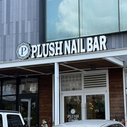Plush Nail Bar Bellaire - The new nail place in Bellaire terrible management. Big negligence on customers needs.