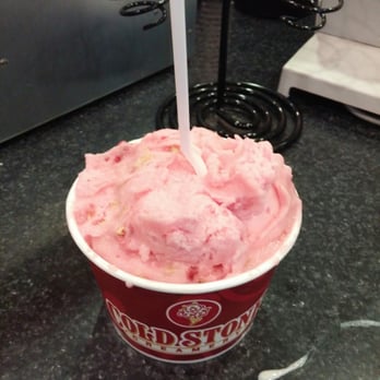 Cold Stone Creamery - Berry paradise crunch - Ice Cream & Frozen Yogurt Near Me - Appleton, Wisconsin