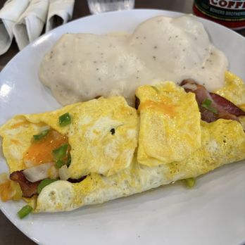 The Copper Pot - Western omelette (subbed ham for bacon) - Southern Near Me - Mount Airy, North Carolina The Copper Pot - Western omelette (subbed ham for bacon) - Southern Near Me - Mount Airy, North Carolina