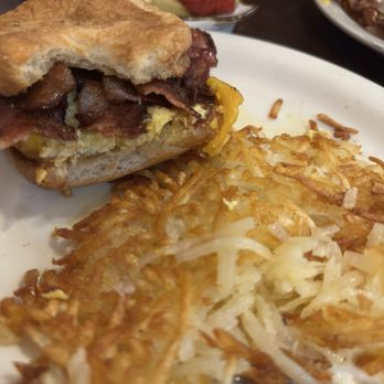Country Cafe - Bacon and scrambled egg croissant sandwich - Breakfast & Brunch Near Me - Ellensburg, Washington