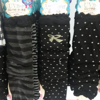 Daiso - Heckkkk yeah!!! Arm covers. No tanned arms. Lol this is awesome!!! I bought some. :) - Discount Store Near Me - Northridge, California