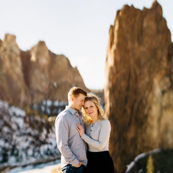 Ely Roberts Photography - Smith Rock engagement Photos - Photographers Near Me Ely Roberts Photography - Smith Rock engagement Photos - Photographers Near Me