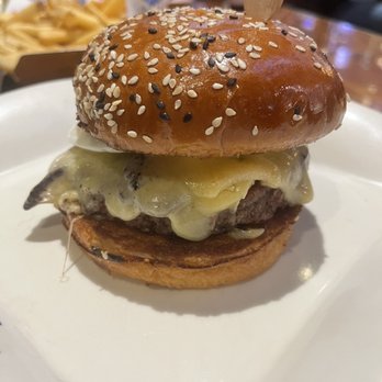 Gordon Ramsay Burger Las Vegas - Farmhouse burger - Burgers Near Me - Las Vegas, Nevada Gordon Ramsay Burger Las Vegas - Farmhouse burger - Burgers Near Me - Las Vegas, Nevada
