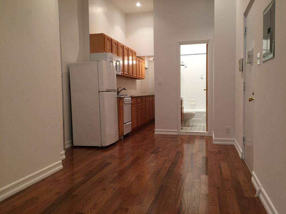 DEVITO REAL ESTATE Updated August 2024 23 Barrow St, New York, New