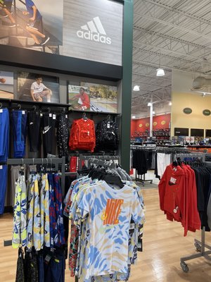 DICK'S Sporting Goods by null
