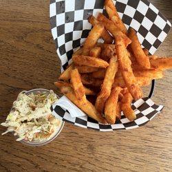 Chainsmoker Urban Barbecue - Fries & coleslaw